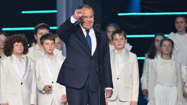 Лавров на затварању Фестивала омладине позвао младе из целог света да долазе у Русију и без повода