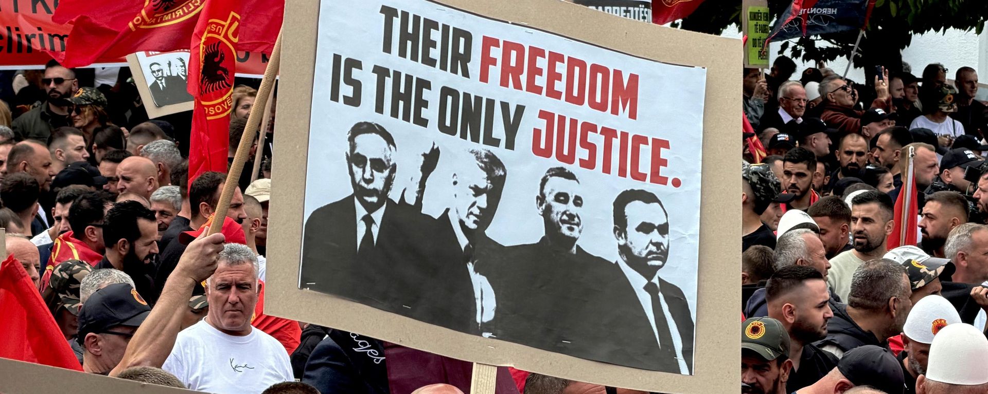 Protest podrške Tačiju i ostalima u Prištini - Sputnik Srbija, 1920, 16.09.2026