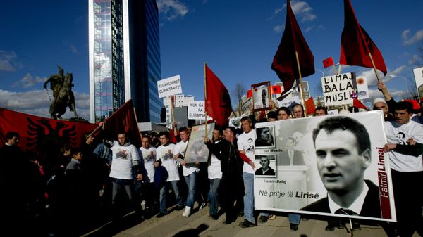 Protesti zbog presude liderima OVK u Prištini  - Sputnik Srbija