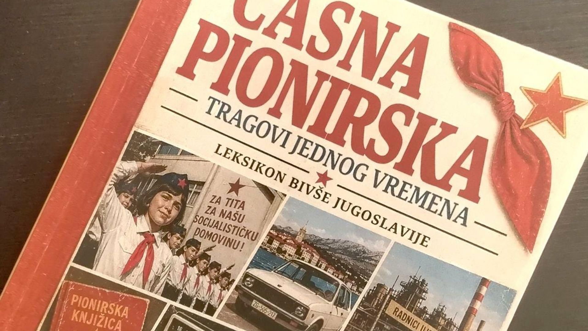 Deo naslovne stranice knjige Časna pionirska Borisa Rašete i Gorana Gavranovića Deo naslovne stranice knjige Časna pionirska Borisa Rašete i Gorana Gavranovića - Sputnik Srbija, 1920, 20.09.2026