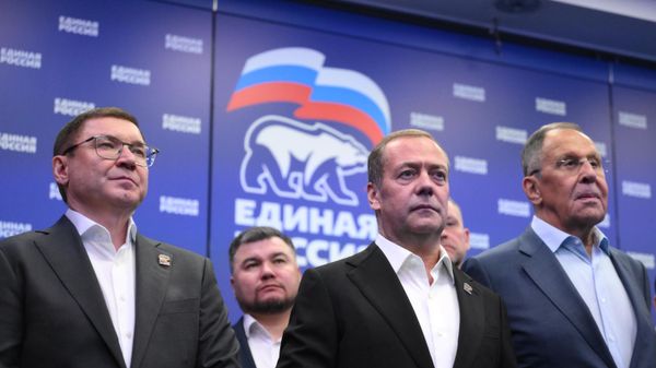 Sergej Lavrov i Dmitrij Medvedev u štabu Jedinstvene Rusije - Sputnik Srbija