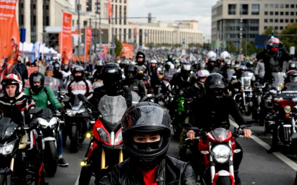Učesnici 15. Moskovskog moto-festivala na kružnom bulevaru u centru Moskve. Učesnici 15. Moskovskog moto-festivala na kružnom bulevaru u centru Moskve. - Sputnik Srbija