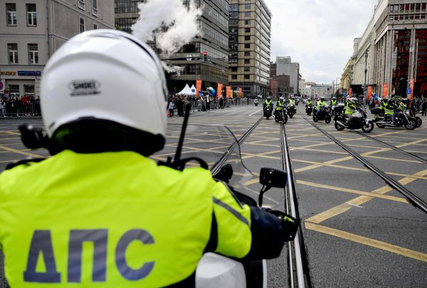 Pripadnik saobraćajne policije na 15. Moskovskom moto-festivalu. Pripadnik saobraćajne policije na 15. Moskovskom moto-festivalu. - Sputnik Srbija