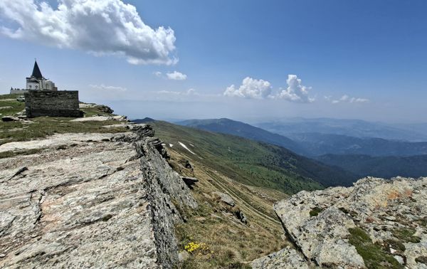 У жестокој и крвавој борби, која се 18 септембра водила прса у прса, војници 1. батаљона 5. пука успели су да заузму сам врх Кајмакчалана. На коти 2525,  пободена руком командира 2. чете 1. батаљона 5.пука капетана Бошка Булатовића, завојорила се српска застава - Sputnik Србија