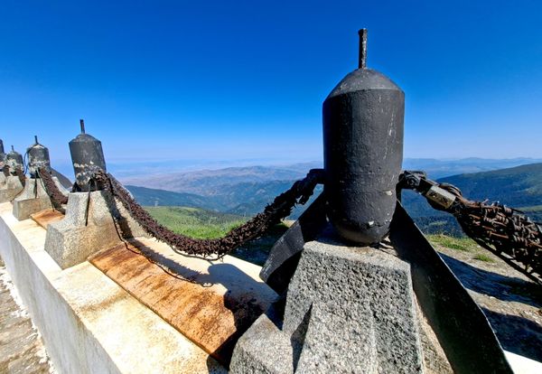 Одлучујући напад на Кајмакчалан отпочет је ураганском артиљеријском паљбом која је трајала готово шест сати. Српски артиљерци, опремљени чувеним француским брзометним топовима калибра 75 mm (М1897) и тешким хаубицама „Шнајдер”, преоравали су врх планине - Sputnik Србија