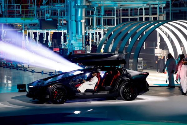 Električni automobil koji deluje kao da je stigao iz SF filma. - Sputnik Srbija
