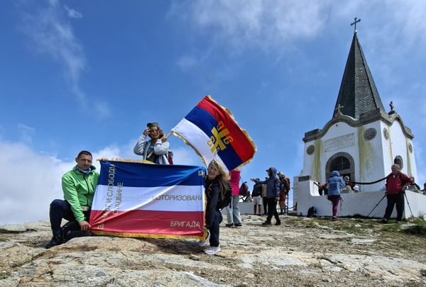 Жртва, коју су наши преци положили за слободу Србије, својеврсни је завет остављен у аманет Србима, па тако многи данас (као и писац ових редова) корачајући стазама предака походе спомен-капелу на Кајмакчалану – врху који није највиши на свету, али је сигурно најближи небесима. - Sputnik Србија