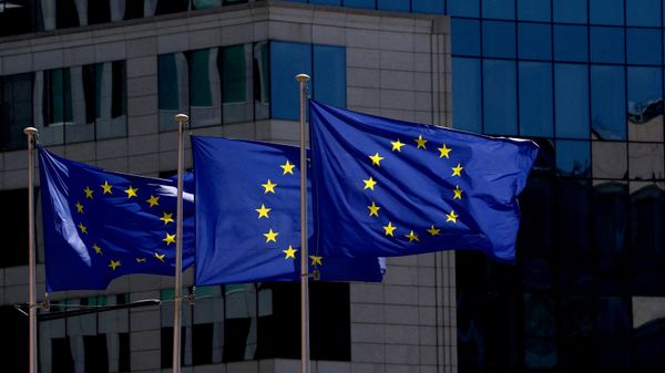 Заставе Европске уније испред седишта Европске комисије у Бриселу - Sputnik Србија