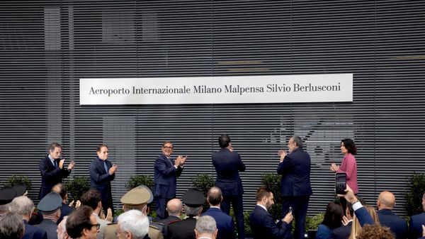 Аеродром Милано Малпенса данас је званично преименован и носиће име некадашњег премијера Италије Силвија Берлусконија - Sputnik Србија