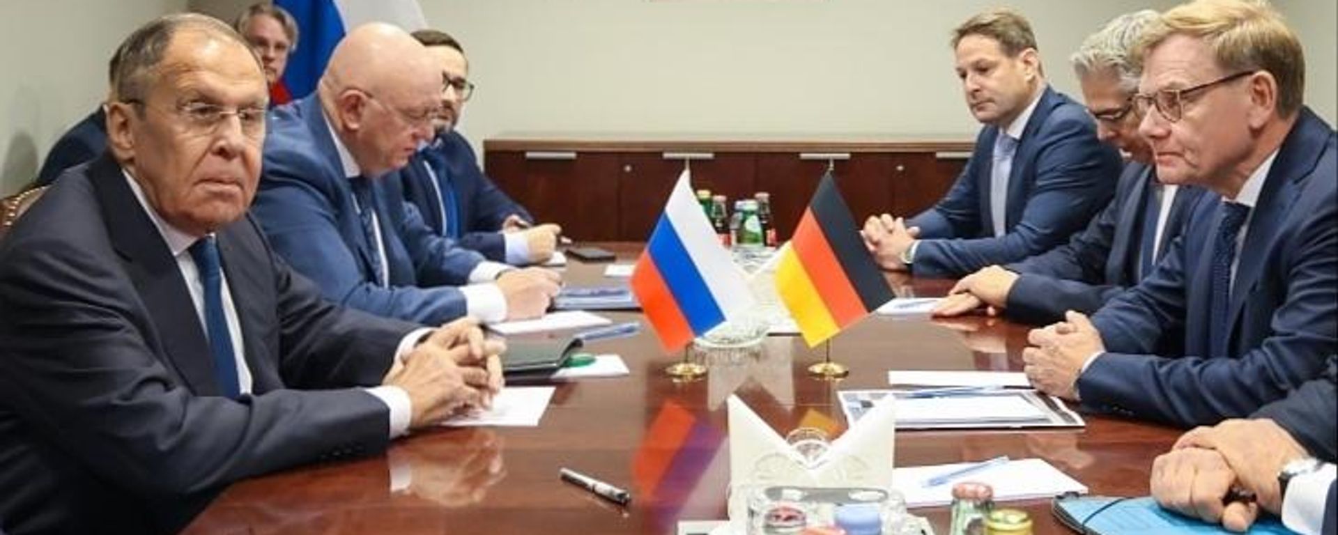 Министар спољних послова Русије Сергеј Лавров и министар спољних послова Немачке Јохан Вадефул на састанку у УН - Sputnik Србија, 1920, 27.09.2026