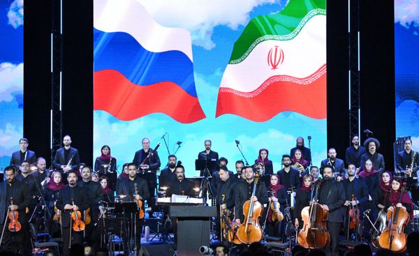 Centralni događaj bio je nastup Nacionalnog orkestra Irana, koji je brojao čak 60 muzičara na sceni. Centralni događaj bio je nastup Nacionalnog orkestra Irana, koji je brojao čak 60 muzičara na sceni. - Sputnik Srbija