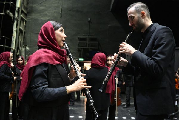 Broj članova iranske delegacije nosi duboku simboliku — odabran je kako bi se odala počast za 168 učenika koji su poginuli u tragičnom bombardovanju škole u iranskom gradu Minabu. Broj članova iranske delegacije nosi duboku simboliku — odabran je kako bi se odala počast za 168 učenika koji su poginuli u tragičnom bombardovanju škole u iranskom gradu Minabu. - Sputnik Srbija