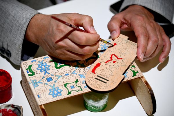 Izložbe i kreativne industrije u okviru Festivala - u Moskvi su organizovane izložbe persijskog slikarstva, grafike, kaligrafije, minijatura i tradicionalnih iranskih rukotvorina. Izložbe i kreativne industrije u okviru Festivala - u Moskvi su organizovane izložbe persijskog slikarstva, grafike, kaligrafije, minijatura i tradicionalnih iranskih rukotvorina. - Sputnik Srbija