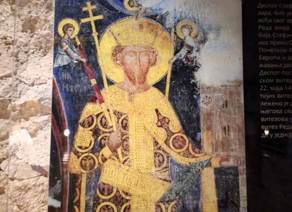 Nakon smrti despota Stefana 1427. godine, utvrđenje, umesto da bude u srpskim ili ugarskim rukama, pada pod vlast Osmanlija. Naime, usled nesuglasica sa despotom Đurađom Brankovićem, tadašanji zapovednik grada vojvoda Jeremija, prodaje utvrđenje Turcima za 12.000 dukata. - Sputnik Srbija