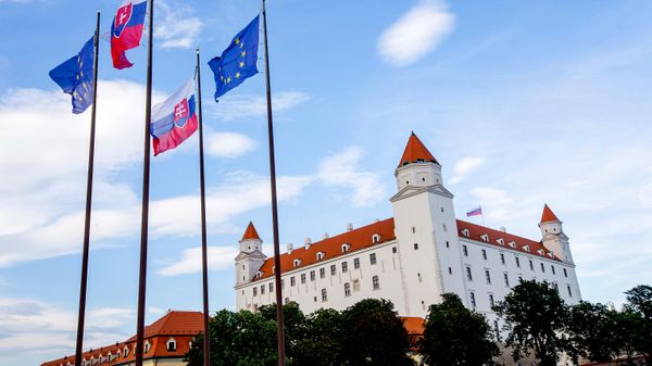 Zastave Slovačke i EU u Bratislavi - Sputnik Srbija