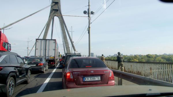 Gužva na Severnom mostu preko Dnjepra u Kijevu - Sputnik Srbija