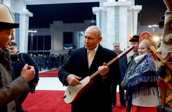 26. novembar 2025. Ruski predsednik Vladimir Putin tokom kratkog kulturnog programa organizovanog za šefove država članica ODKB-a na teritoriji državne rezidencije Ala-Arča. 26. novembar 2025. Ruski predsednik Vladimir Putin tokom kratkog kulturnog programa organizovanog za šefove država članica ODKB-a na teritoriji državne rezidencije Ala-Arča. - Sputnik Srbija