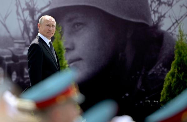 30. jun 2020. Ruski predsednik Vladimir Putin na ceremoniji otvaranja Rževskog spomenika sovjetskom vojniku. 30. jun 2020. Ruski predsednik Vladimir Putin na ceremoniji otvaranja Rževskog spomenika sovjetskom vojniku. - Sputnik Srbija