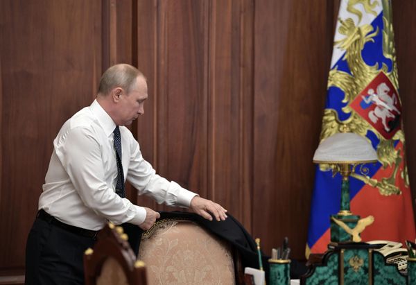 7. maj 2018. Novoizabrani predsednik Rusije Vladimir Putin u svom kabinetu pre ceremonije inauguracije u Kremlju. 7. maj 2018. Novoizabrani predsednik Rusije Vladimir Putin u svom kabinetu pre ceremonije inauguracije u Kremlju. - Sputnik Srbija