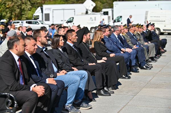 Počast stradalima odali su i predstavnici grada Beograda, opštine Voždovac, Ministarstva unutrašnjih poslova, SUBNOR-a Srbije, Udruženja logoraša 1941-1945, Saveza jevrejske zajednice, Jevrejske opštine Beograd, Nacionalnoga saveta romske manjine i Udruženja 6. ličke divizije... - Sputnik Srbija