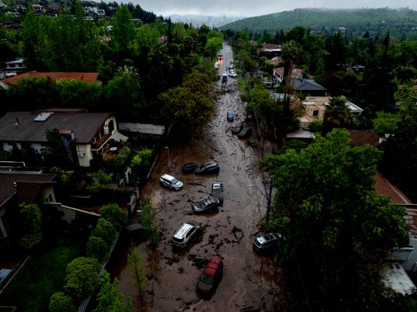 U tom području je poslednjih dana palo 14,4 centimetra kiše, oko devet puta više od prosečne količine padavina za oktobar, rekla je gradonačelnik Santijaga, Katalina San Martin. - Sputnik Srbija