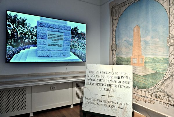 U žestokim borbama koje su se vodile na Babinoj glavi, Velikom Izvoru, okolini Aleksinca, Deligrada i Đunisa, poginulo je više od 1.000 ruskih dobrovoljaca, ispisavši na taj način svojom krvlju dokaz bratske ljubavi prema  Srbima - Sputnik Srbija