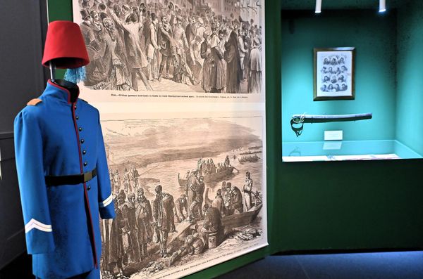 Izložba, koja ima za cilj da obeleži herojstvo ruskih dobrovoljaca i njihov doprinos oslobodilačkoj borbi srpskog naroda, biće otvorena do kraja 2026. godine. - Sputnik Srbija