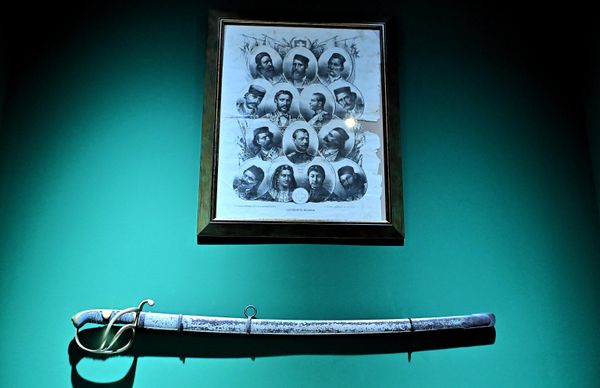 Među najistaknutijim eksponatima su sablja koja je pripadala srpskom vladaru, kamera iz jednog foto-studija, albumi sa fotografijama, kao i retka odlikovanja, oružje, uniforme, medicinski instrumenti i štampana izdanja iz ratnog vremena - Sputnik Srbija