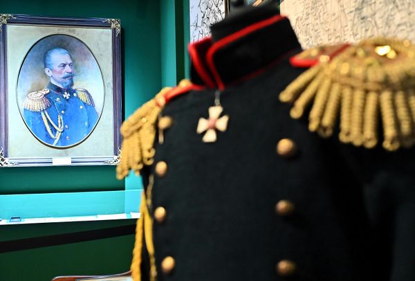 Bez obzira što je poziv za pomoć pravoslavnoj braći naišao na veliki odaziv, zvanična Rusija se plašila otvorene podrške iz straha od reakcije tradicionalnih protivnika Rusije i saveznika Porte – Engleske i Francuske, te je Černjajevu zabranila odlazak u Hercegovinu - Sputnik Srbija
