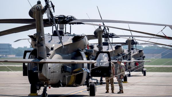 Helikopter Crni jastreb Helikopter Crni jastreb - Sputnik Srbija