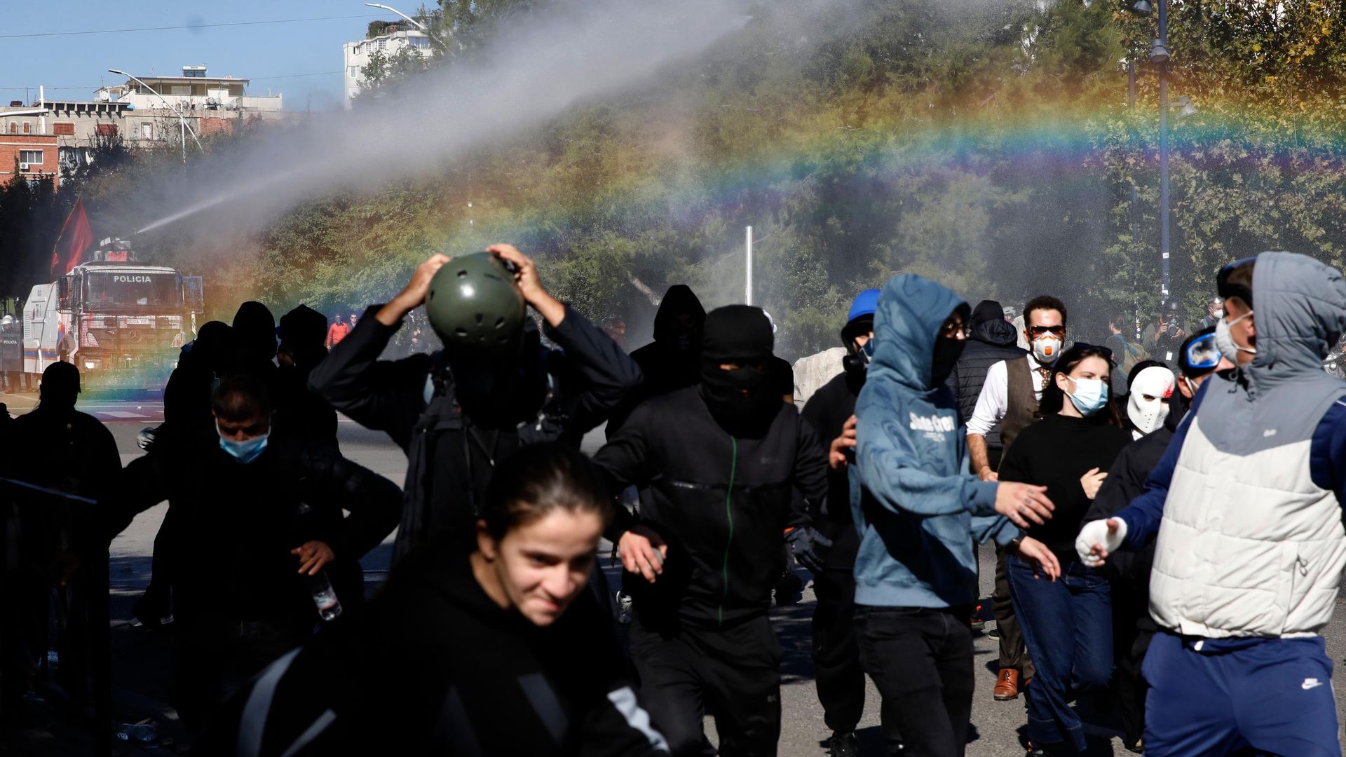 Полиција је употребила водене топове против демонстраната у Тирани. Полиција је употребила водене топове против демонстраната у Тирани. - Sputnik Србија, 1920, 19.10.2026