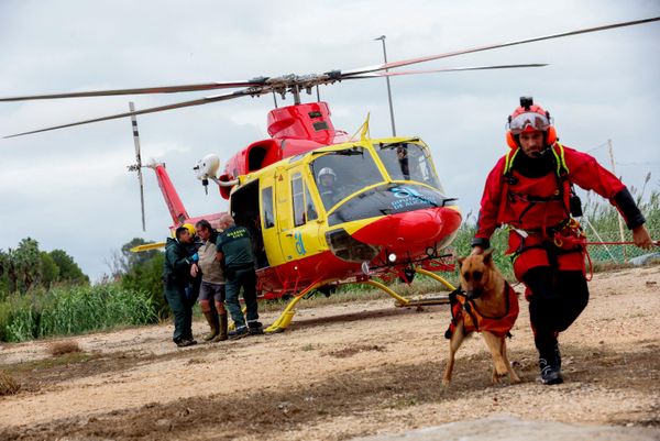 Veliki broj helikoptera angažovan je u spasavanju i evakuaciji stanovnika - Sputnik Srbija