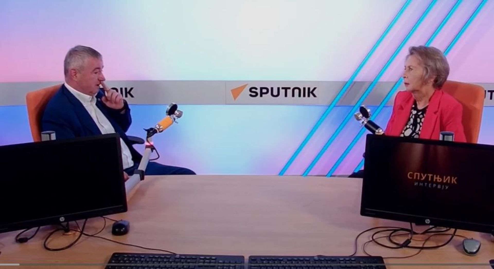 Dušan Bajatović i Ljubinka Milinčić u studiju Sputnjika Dušan Bajatović i Ljubinka Milinčić u studiju Sputnjika - Sputnik Srbija, 1920, 20.10.2026