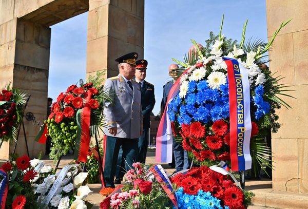 Povodom obeležavanja 20 oktobra- Dana oslobođenja Beograda u Drugom svetskom ratu, na Groblju oslobodilaca Beograda položeni su venci i odata počast onima, koji su životom platili slobodu srpske prestoniice - Sputnik Srbija
