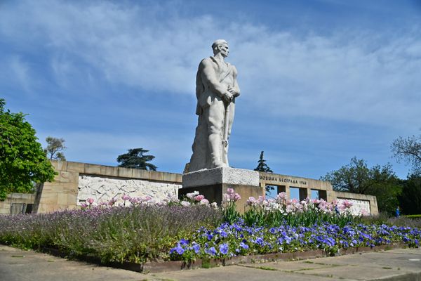 Iako je prošlo više od osam decenija, spomen kompleks Groblje oslobodilaca Beograda 1944. ponosno stoji i podseća na vreme kada su Srbi i Rusi, rame uz rame, leđa o leđa, zajedno vodili bitku za oslobođenje srpske prestonice od fašističkog okupatora - Sputnik Srbija