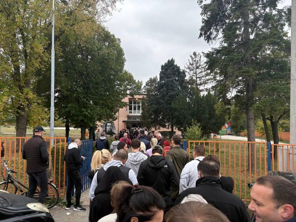 Od ranih jutarnjih sati zabeležena je velika izlaznost na birališta. - Sputnik Srbija