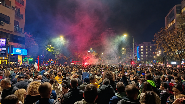 Beograđani na ulicama posle pobede Studentske liste na izborima u Srbiji - Sputnik Srbija