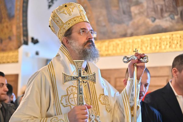 Празничну литургију, којој је присутвоао велики број верника, служио је епископ моравички Тихон, викар патријарха српског Порфирија у саслужење свештенства - Sputnik Србија