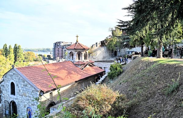 У епархијама Српске православне цркве око 250 цркава је посвећено Светој Петки, а у Београду је најпосећенија капела на Калемегдану. - Sputnik Србија