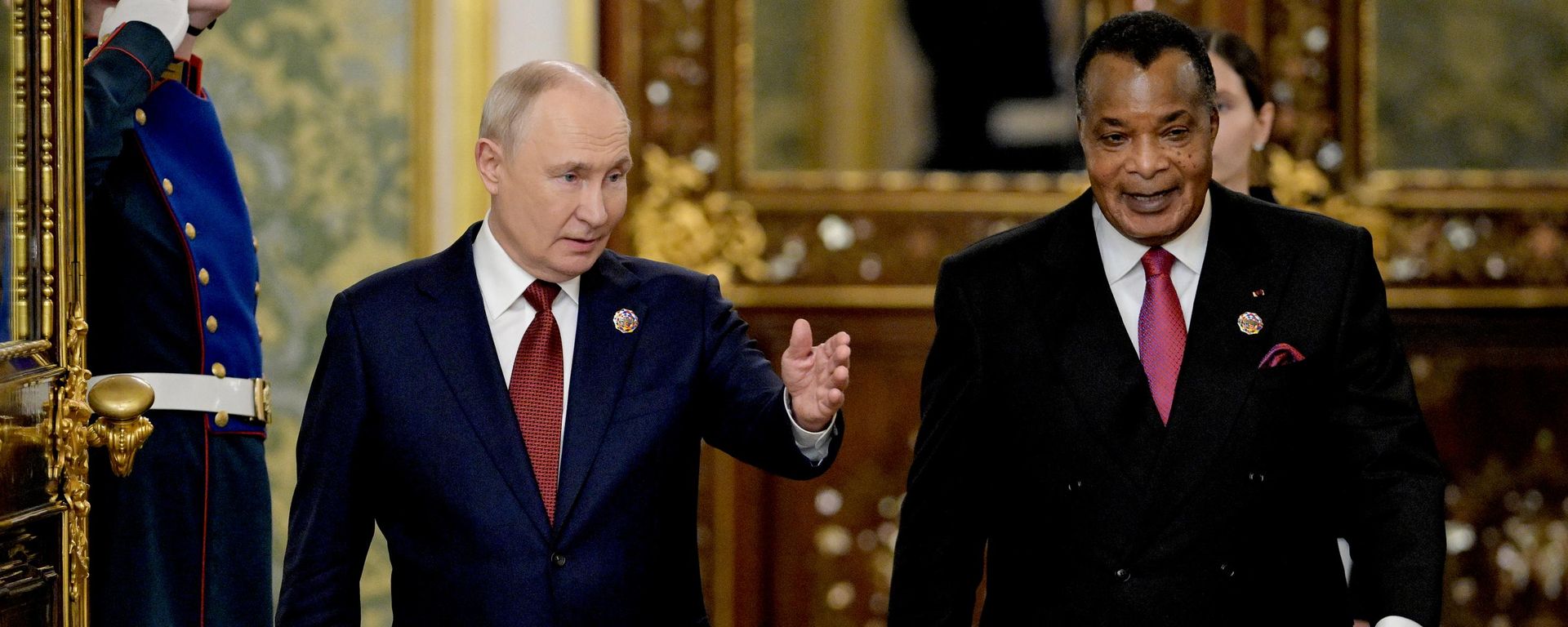 Ruski predsednik Vladimir Putin sa predsednikom Republike Kongo Denijem Sasu Ngesom  - Sputnik Srbija, 1920, 29.10.2026