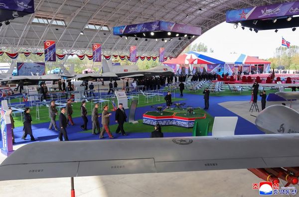 U njoj su učestvovali taktički samoubilački dronovi, taktičke krstareće rakete, višenamenski dronovi, kao i bataljon višecevnih bacača raketa kalibra 600 milimetara. - Sputnik Srbija