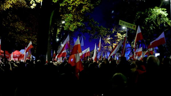 Protest ispred poljskog Ustavnog suda u Varšavi. - Sputnik Srbija