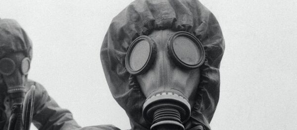 Vojnik u zaštitnom odelu - Sputnik Srbija