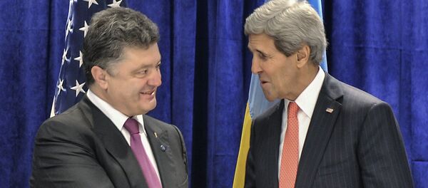 Џон Кери и Петар Порошенко - Sputnik Србија