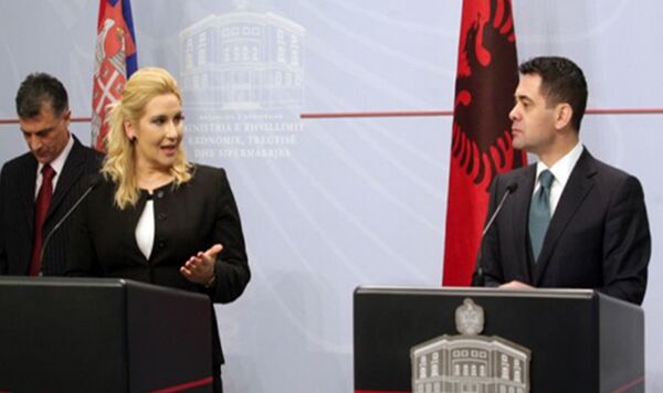 Ovo je prvi bilateralni sastanak srpskih i albanskih zvaničnika u Tirani nakon 23 godine, saopštila je Vlada Srbije - Sputnik Srbija