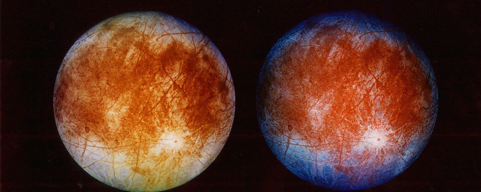 Two views of Jupiter's ice-covered moon, Europa - Sputnik Srbija, 1920, 05.02.2015
