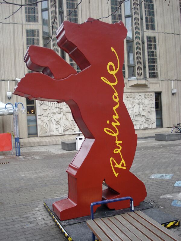 Биће приказана и филм „Anjelica, адаптација трилера Артура Филипса из 2007. године, који прати живот младе жене у викторијанској Енглеској приморане на сексуалну апстиненцију. - Sputnik Србија