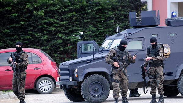 Специјалне снаге Турске полиције 1. априла надомак Полицијског представништва у Инстанбулу - Sputnik Србија