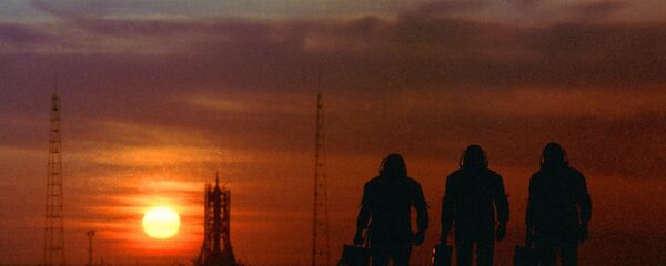 Космонавты на космодроме Байконур Космонавты на космодроме Байконур - Sputnik Србија