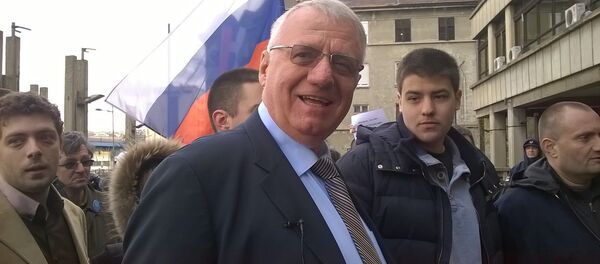 Војислав Шешељ испред Палате правде, 3. априла 2015 са суђења за рехабилитацију Драже Михајловића - Sputnik Србија